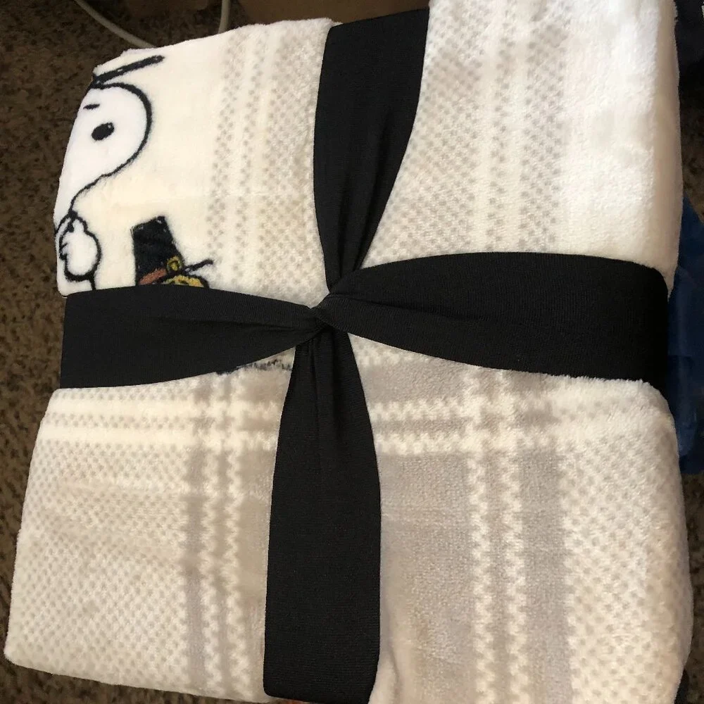Berkshire Peanuts Throw